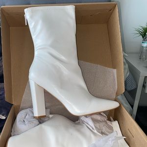 White pointed boot